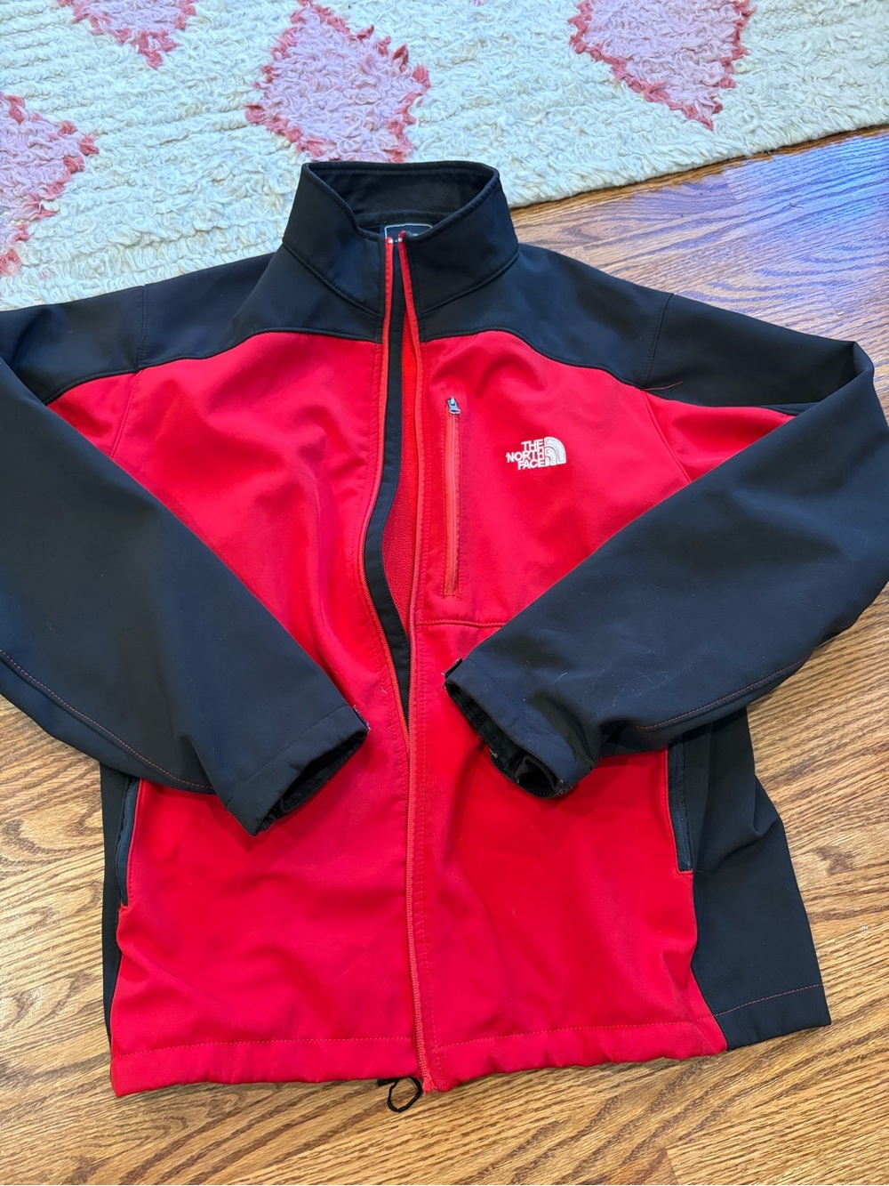 The North Face Apex Bionic Soft Black Red size Large BROKEN ZIPPER